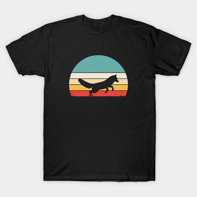 Fox Lover Retro Design T-Shirt by BlueTodyArt